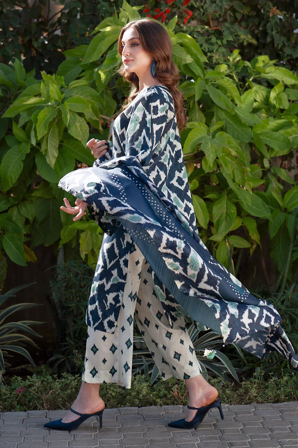 03-Piece Printed Lawn Suit - Ready To Wear