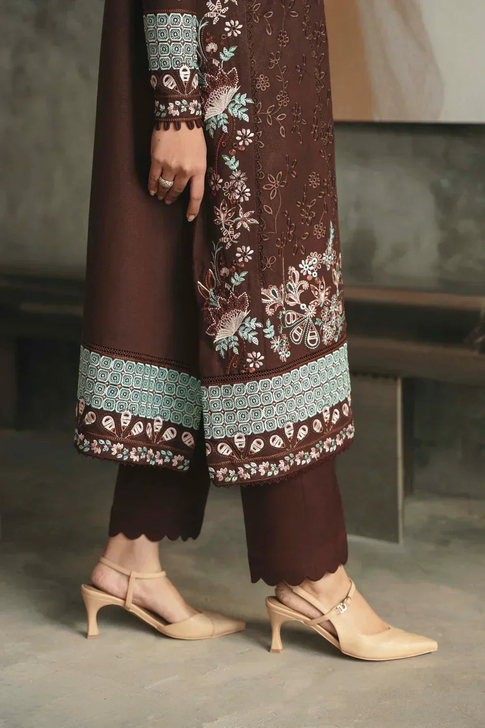 03-Lawn Suit With Thready Embroidery | Ready To Wear